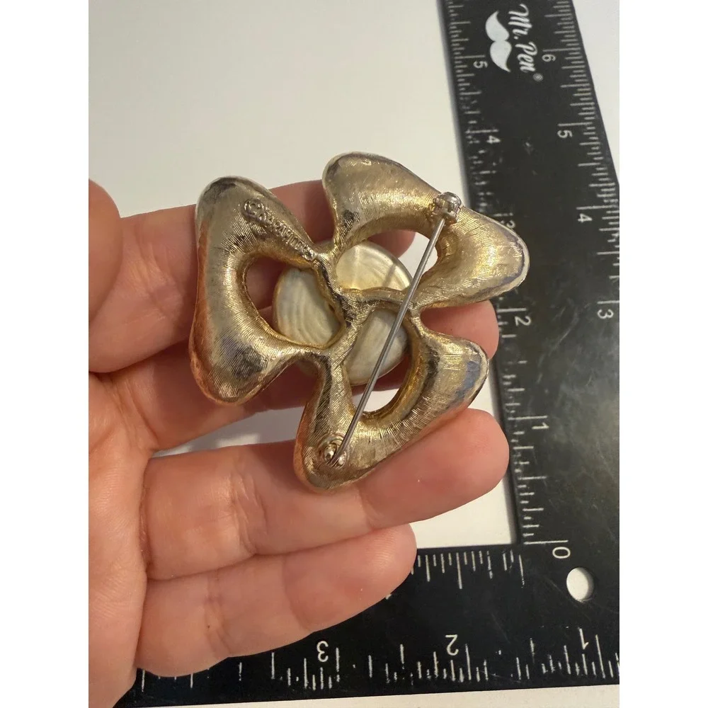 Sarah Coventry Gold Tone Faux Mabe Pearl Abstract Flower Brooch Pin Vintage